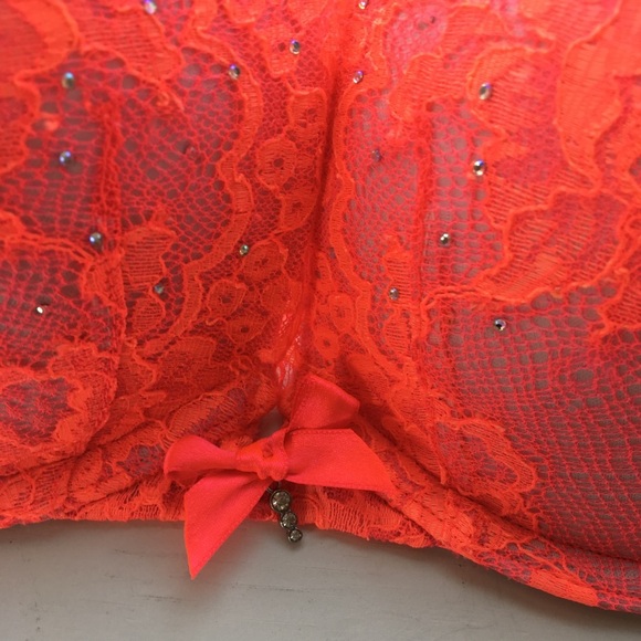 Victoria’s Secret Bra - Picture 3 of 5